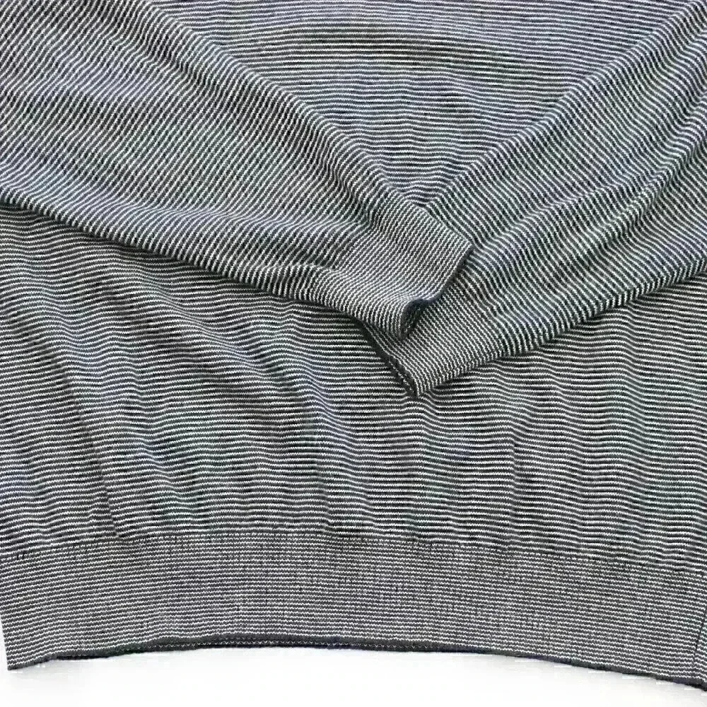 Bobby Jones Men's Medium Cashmere Blend Black White Striped V-Neck Sweater